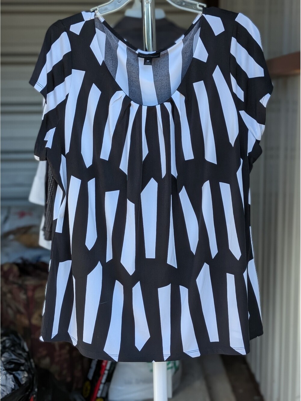 Worthington black and white geometric top